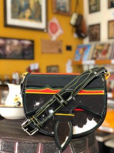 Carriel de cuero típico