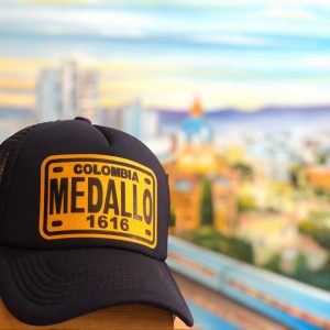 gorra-malla-placa-medellin